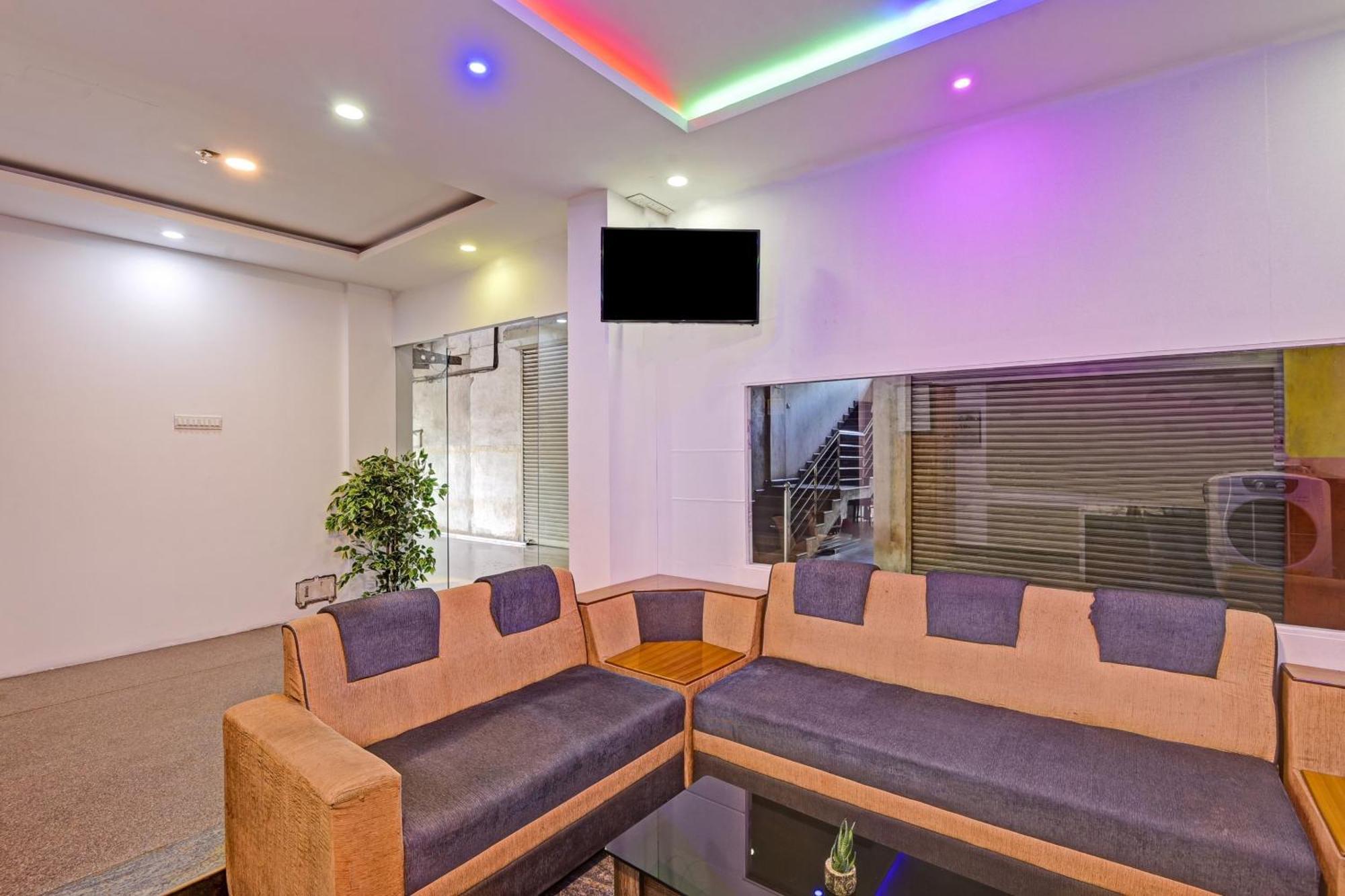 Collection O Express Suites Kakkayam Εξωτερικό φωτογραφία